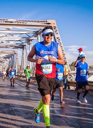 Alex corriendo un maratón
