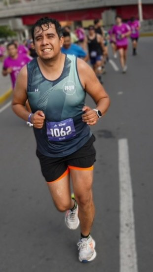 Alex corriendo en una carrera